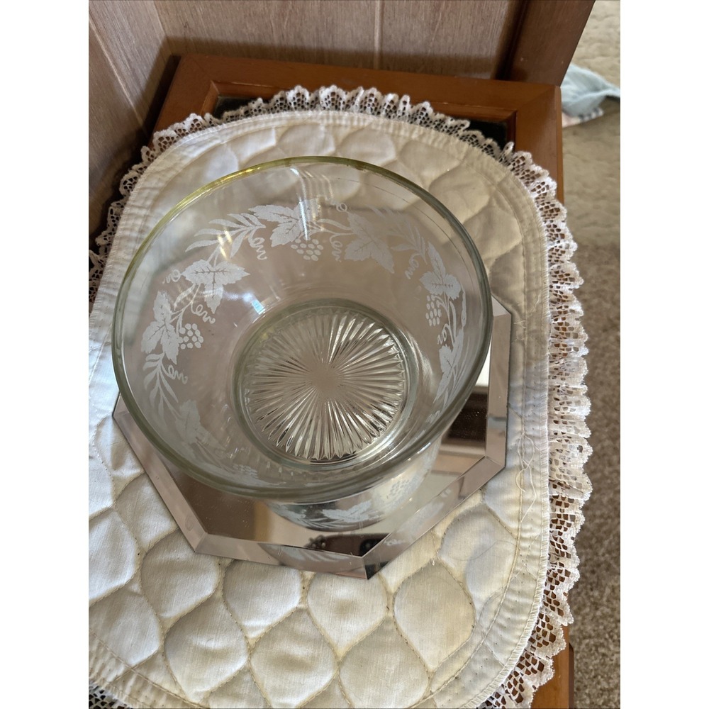 Vintage 1950's Bartlett Collins 7" Gold Rim Frosted Grapevine Serving Bowl - Picture 3 of 4